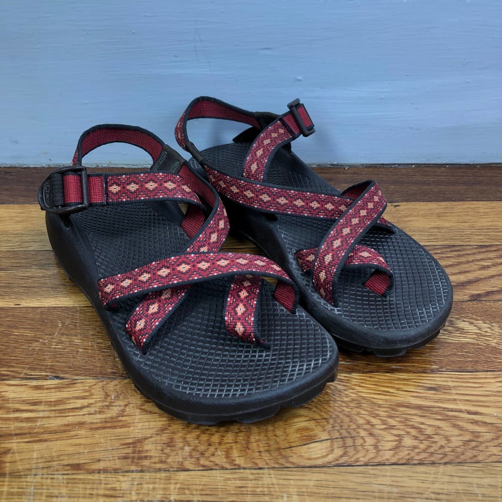 Chaco Red + Brown Vibram Sole Toe Loop Sandals Size 7